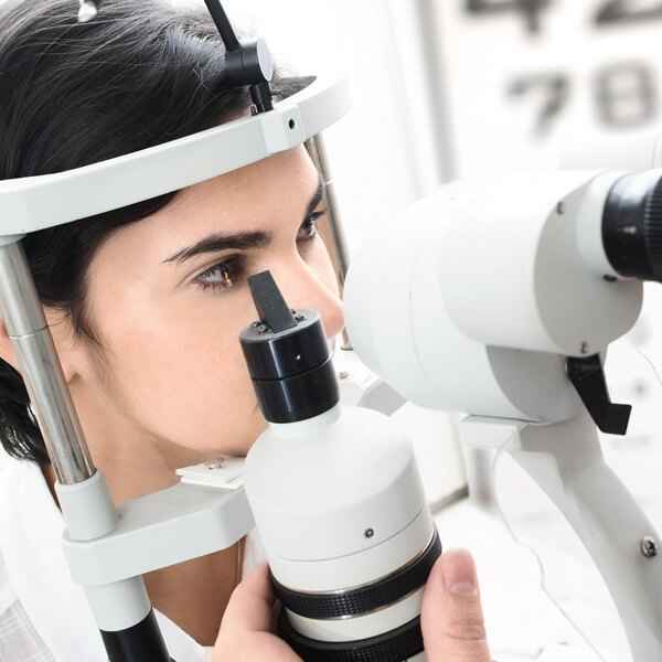 Imagen: Experto universitario internacional en oftalmología y ciencias de la visión