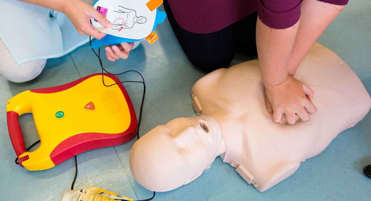 Foto de: Curso internacional en secuencia de actuación en soporte vital básico con desfibrilador